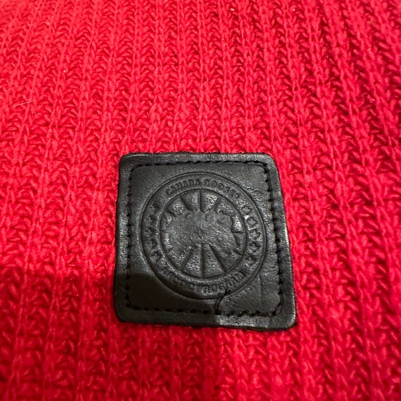Canada Goose red cashmere blend toque - Picture 3 of 4